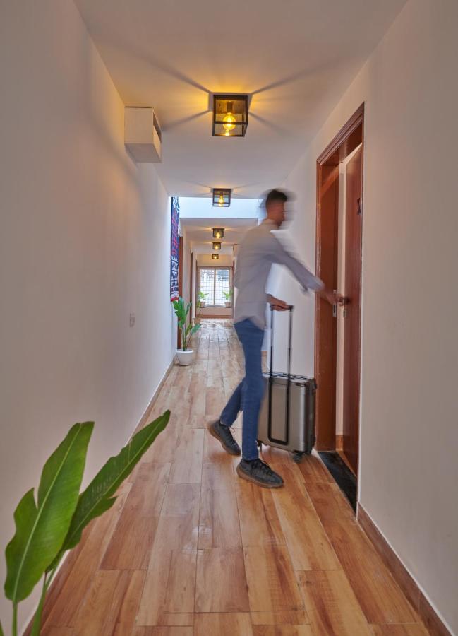 Poshtel Vns Lägenhet Varanasi Exteriör bild