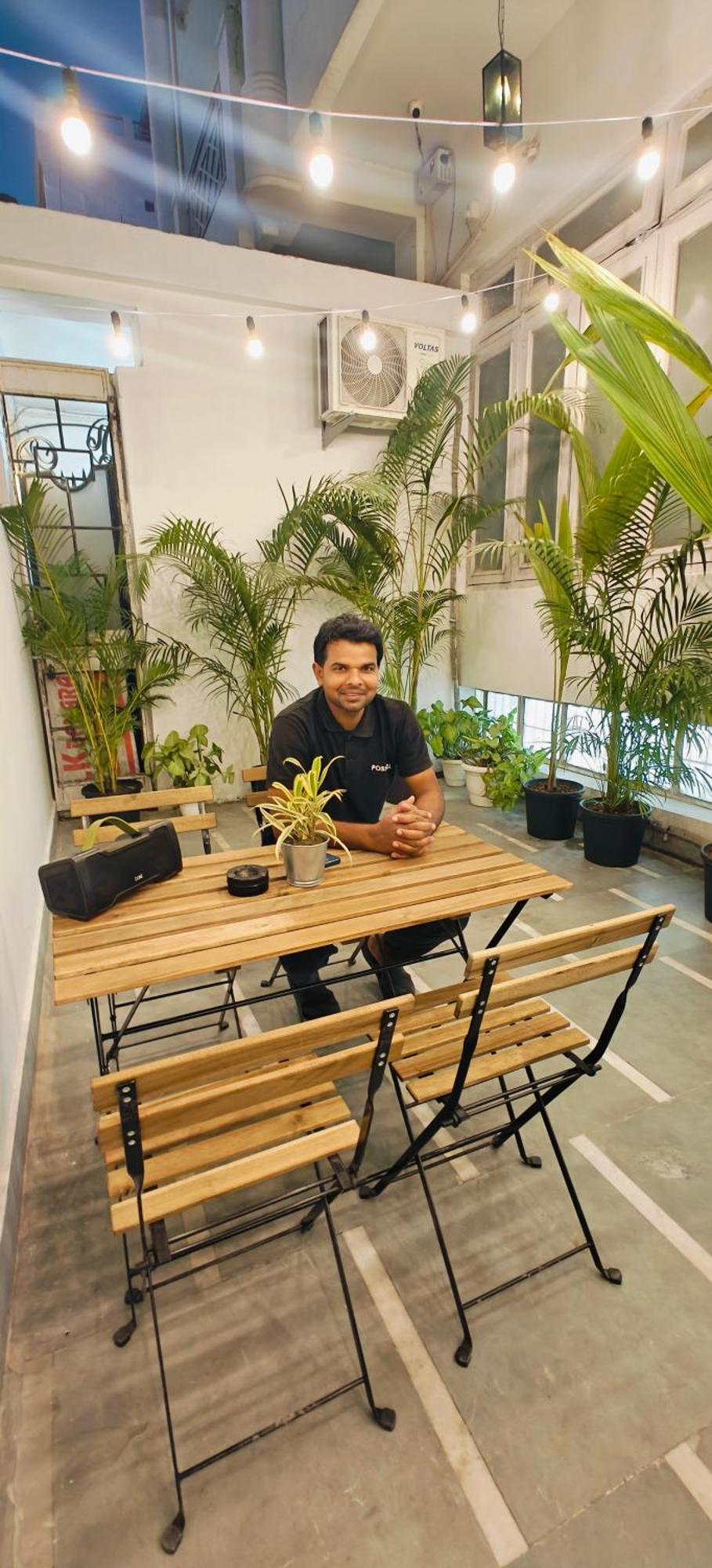 Poshtel Vns Lägenhet Varanasi Exteriör bild