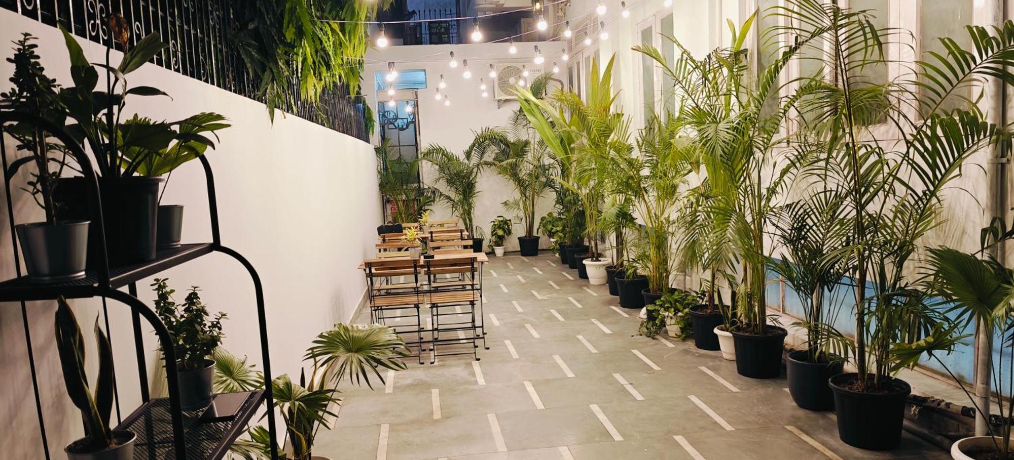 Poshtel Vns Lägenhet Varanasi Exteriör bild