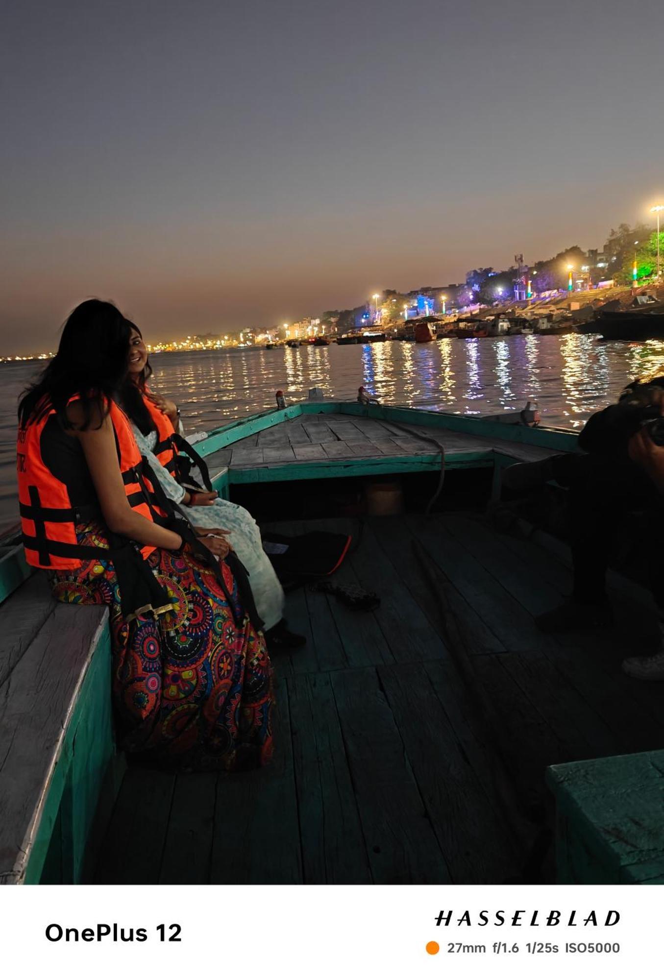 Poshtel Vns Lägenhet Varanasi Exteriör bild