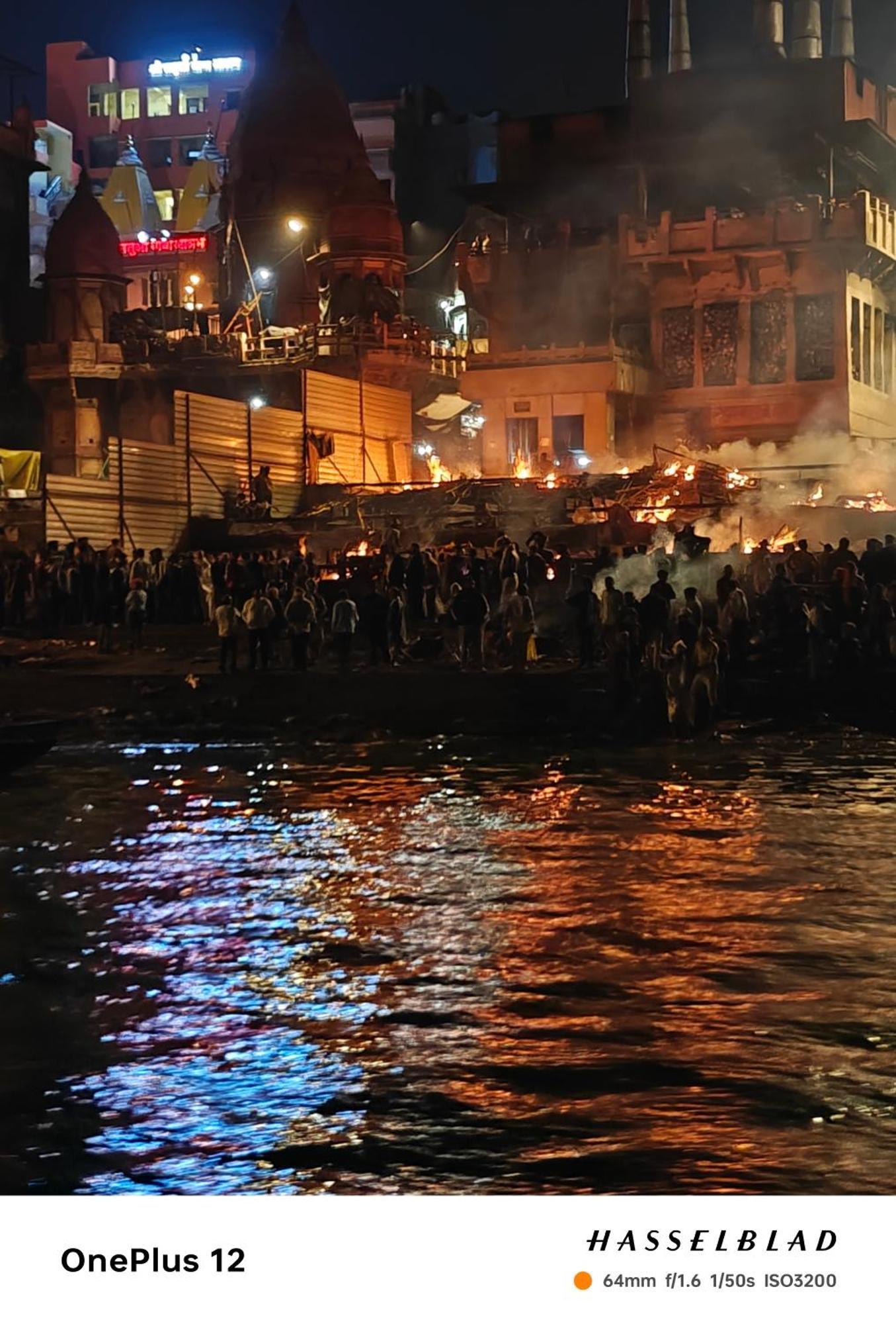 Poshtel Vns Lägenhet Varanasi Exteriör bild